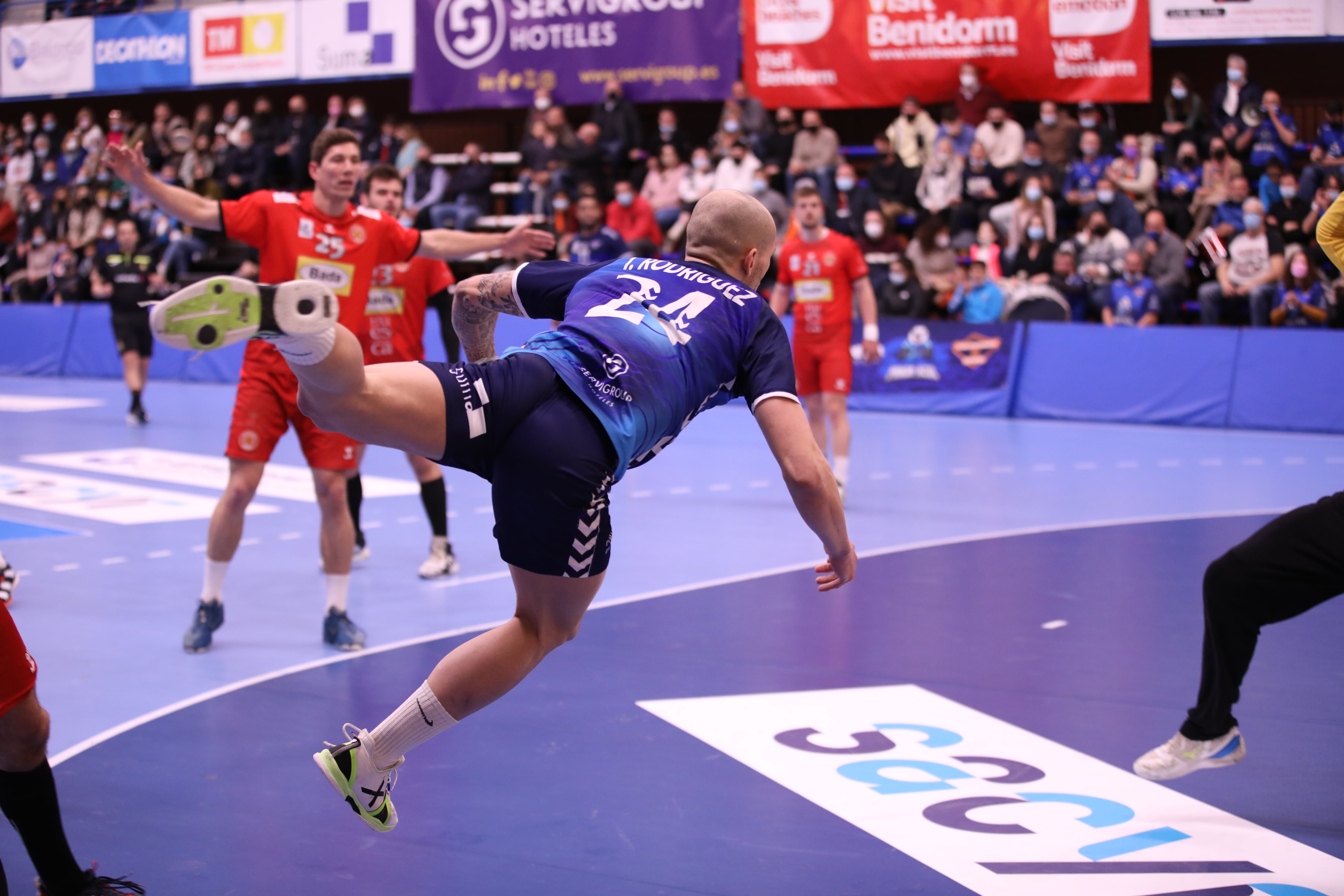 BM Benidorm durante un partido ante el Bada Huesca