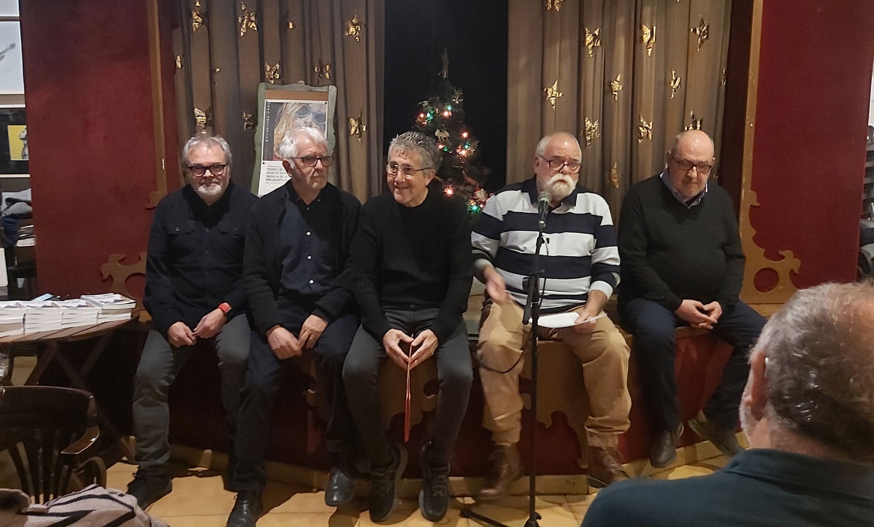 Xavi Cortés, Manolo Antolí, Pep Jordá, Pep Sou i Javier Llopis, en la presentació del llibre en el pub L&#039;Escenari