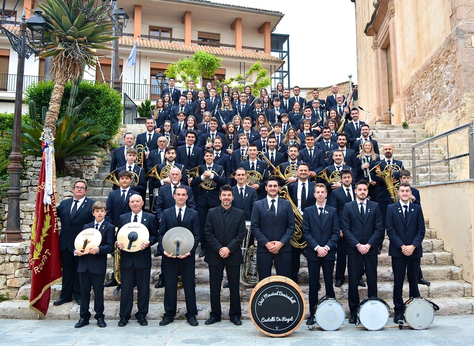 La Unió Musical Benicadell abans d'eixir cap al certamen de bandes d'Elda