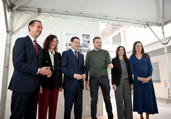 Entrega de llaves de 64 viviendas en alquiler en Costacabana.