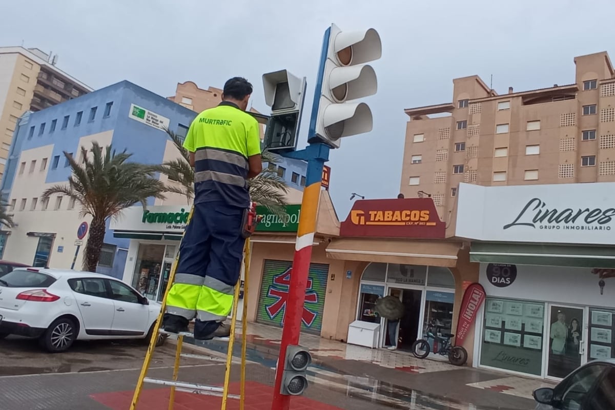 Inversión municipal de más de 250.000 euros para renovar semáforos y reparar instalaciones de baja tensión