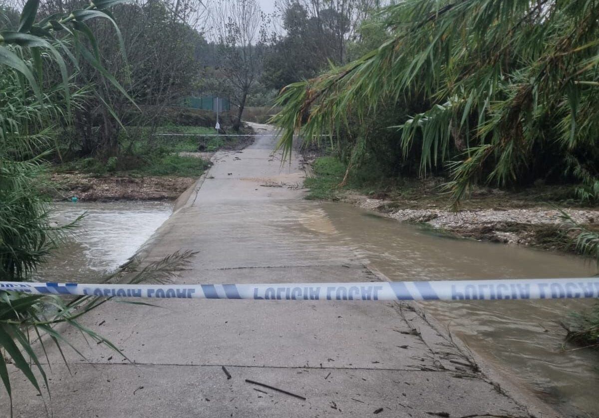 La Policía Local de Cocentaina cierra dos puentes durante este fin de semana para realizar tareas de limpieza de la zona afectada por las lluvias.
