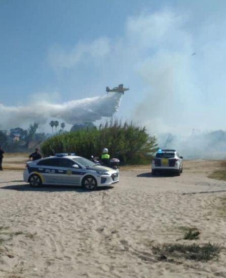 Medios aéreos en el incendio de cañas en els Marenys de Rafalcaid