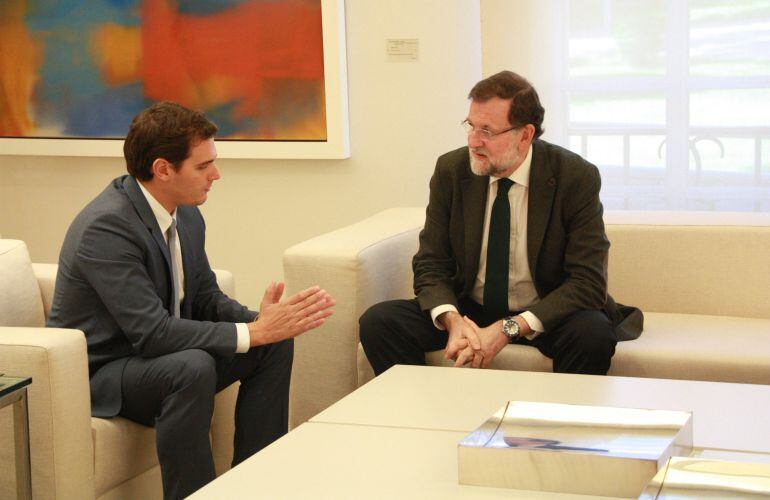 El presidente del Gobierno, Mariano Rajoy, y el presidente de Ciudadanos, Albert Rivera, reunidos en la Moncloa. 