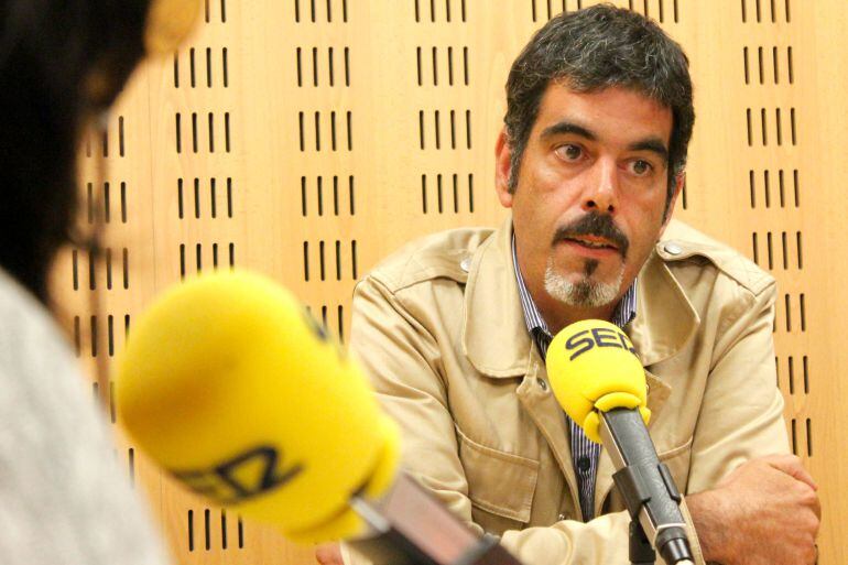 El alcalde de San Sebastián, Eneko Goia, durante la entrevista este lunes en Radio San Sebastián.