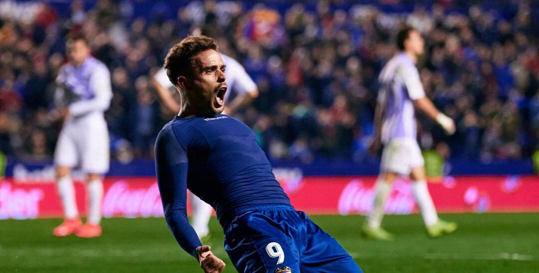 Roger celebra su gol ante el Valladolid