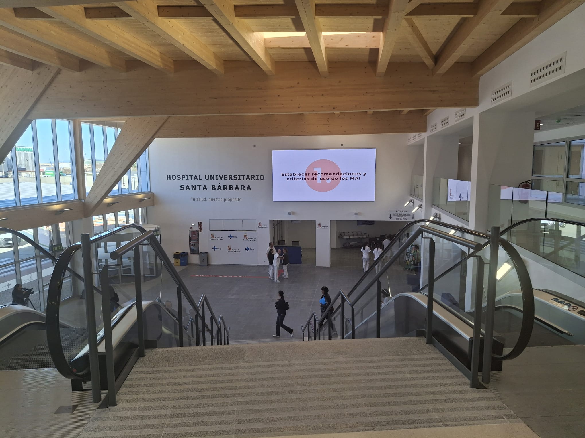 Hall del hospital Santa Bárbara de Soria recién inaugurado