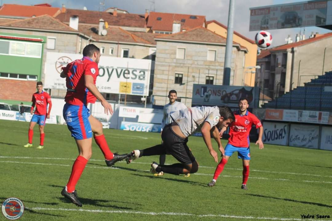 Empate en el campo de O Couto entre Ourense C.F. y Unión Deportiva Ourense. 45 minutos que no movieron el marcador.