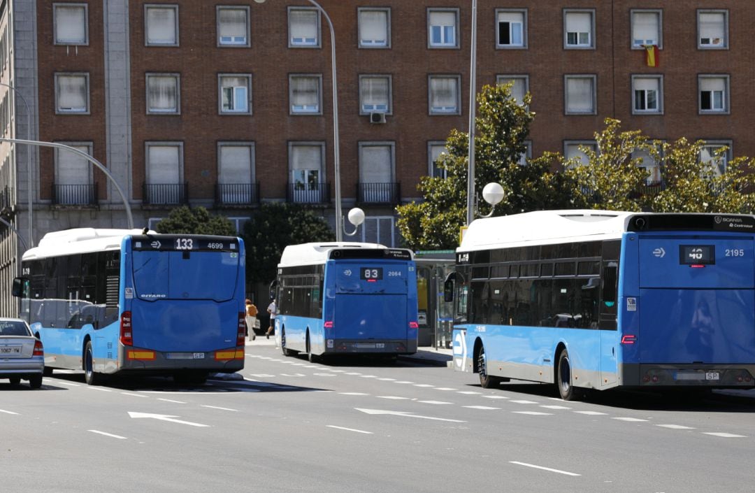 Varios autobuses urbanos de la EMT circulan por las inmediaciones del intercambiador de Moncloa