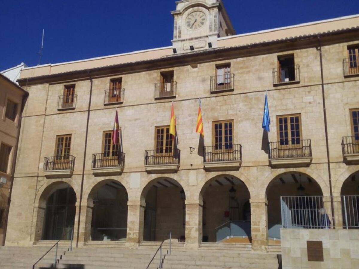 A vueltas con el requisito lingüístico en Dénia