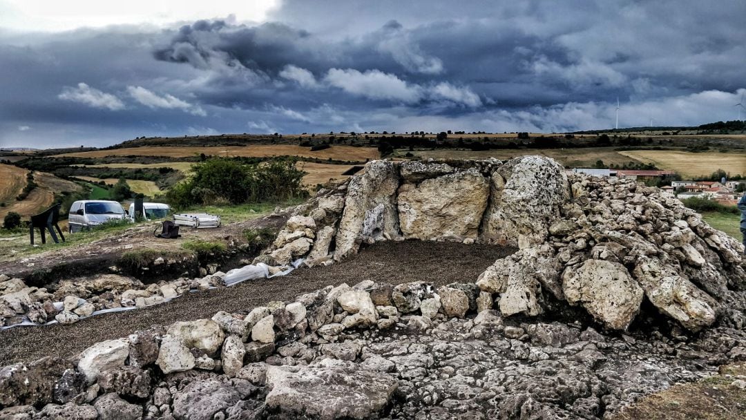 Finalización de los trabajos arqueológicos de este año en el dolmen El pendón, en Reinoso (Burgos)