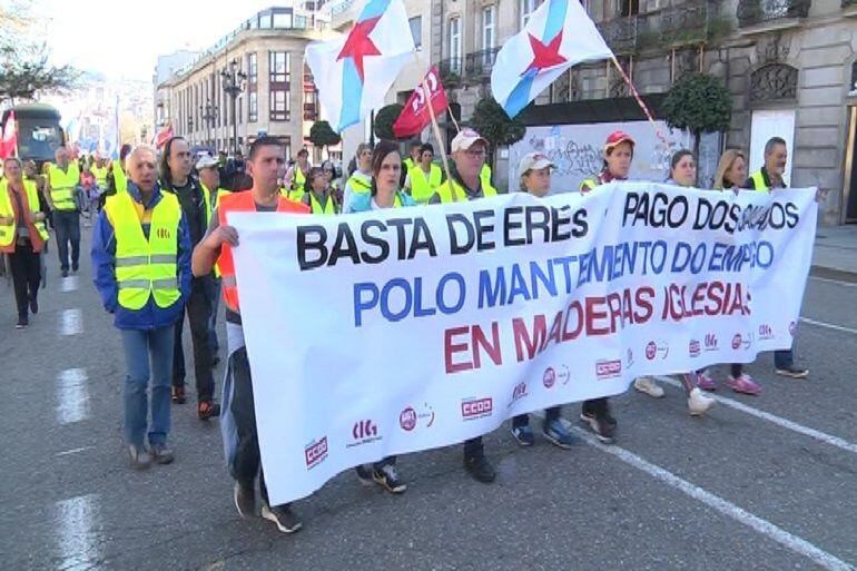 Marcha de los trabajadores de Maderas Iglesias por Vigo.