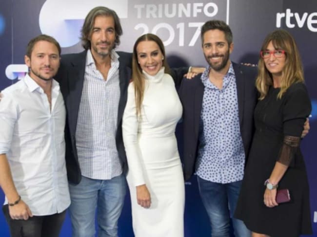 De izquierda a derecha: Joe Pérez-Orive, Manuel Martos, Mónica Naranjo, Roberto Leal, y Noemí Galera
