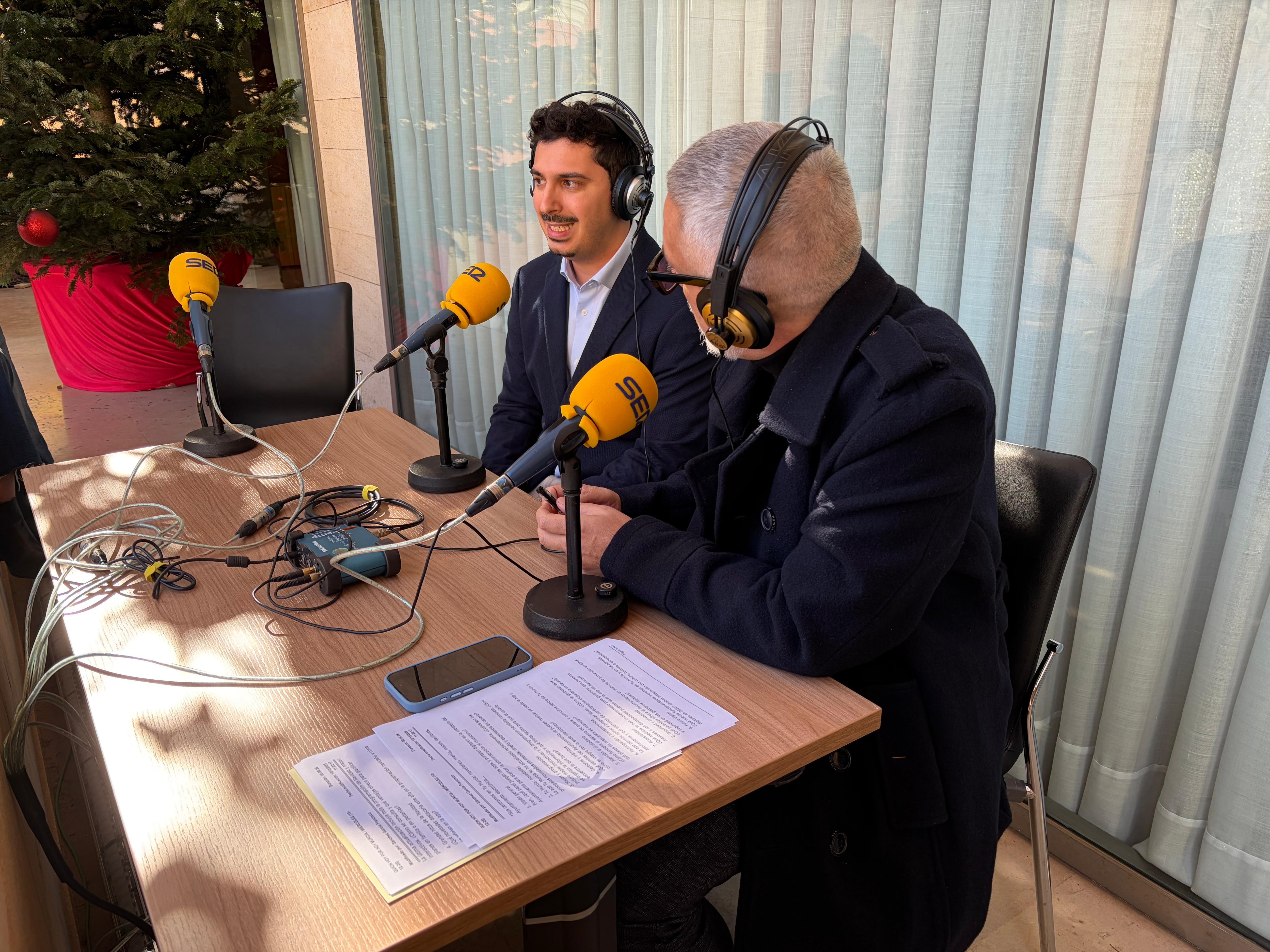 Fran Pérez (izq.), responsable de apps y portales digitales del Ayuntamiento de Murcia, junto a Paco Sánchez, responsable de Hoy por Hoy Murcia.