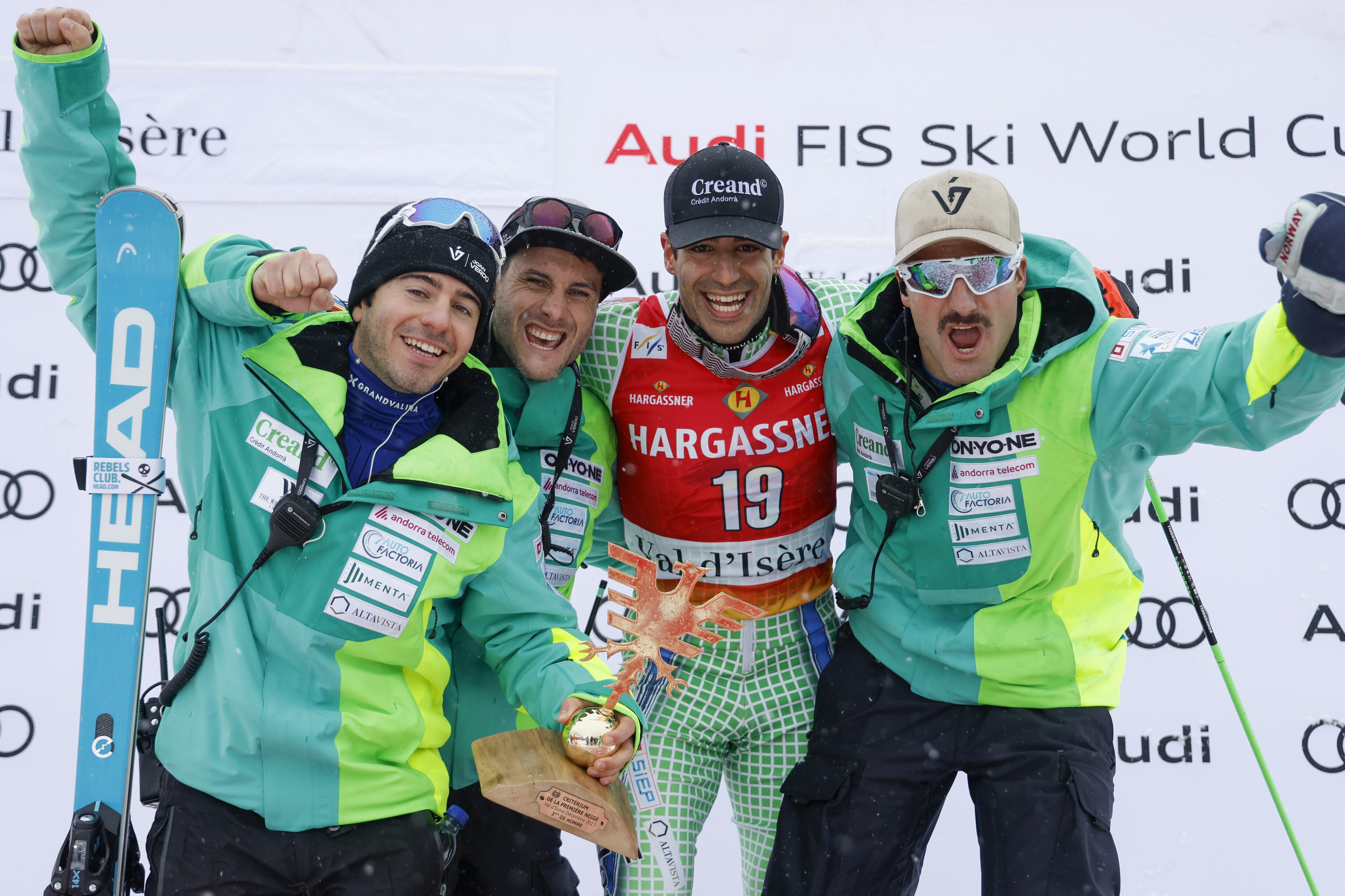 Verdú celebra el podi aconseguit a Val d'Isere.