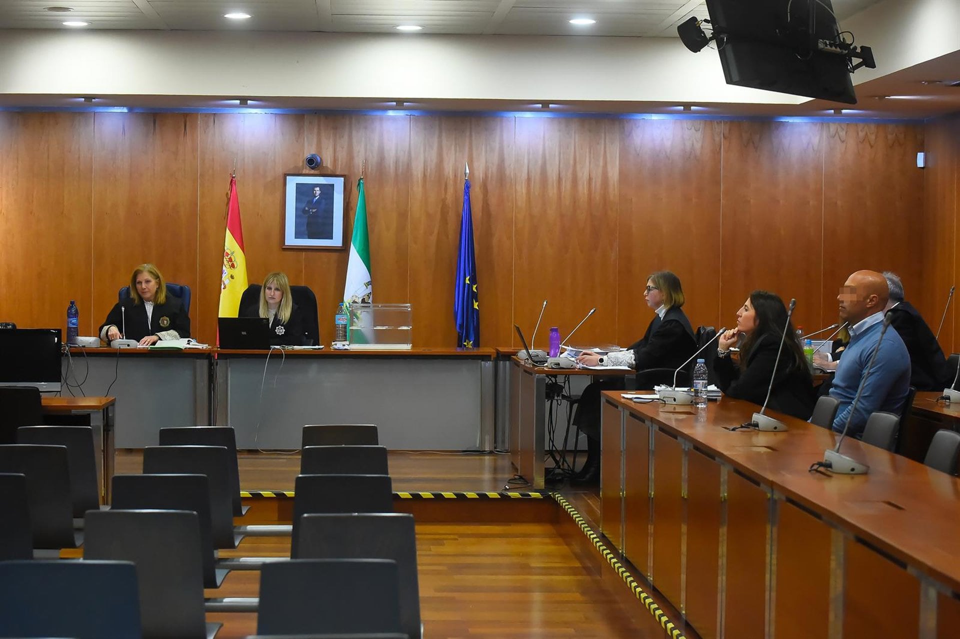 Imágenes del juicio con jurado popular contra el acusado de asesinar a puñaladas a su expareja Paula en mayo de 2023 en Torremolinos.- Álex Zea - Europa Press