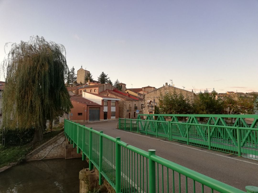 Puente sobre el Gromejón en el casco urbano de Tubilla del Lago