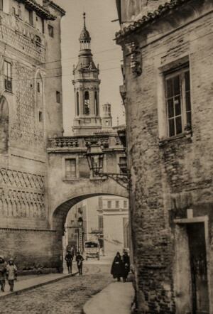 El Arco del Arzobispo unía La Seo con el palacio arzobispal y fue derribado en 1969.