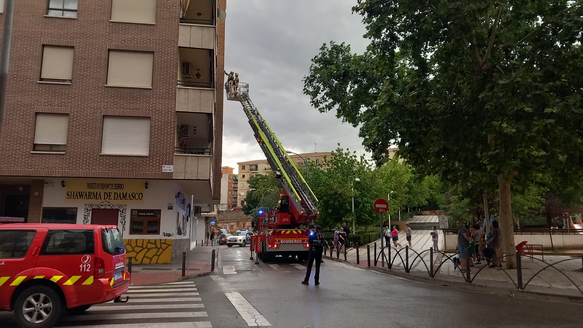 Imagen del desprendimiento de una parte de la fachada de un edificio de Santa Bárbara en Toledo