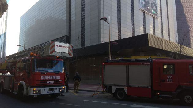 Bomberos en el Paseo de Las Damas