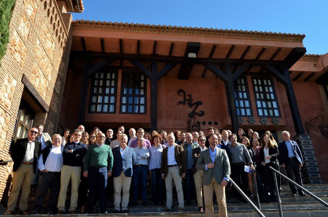 Imagen de familia de los asistentes a las jornadas.