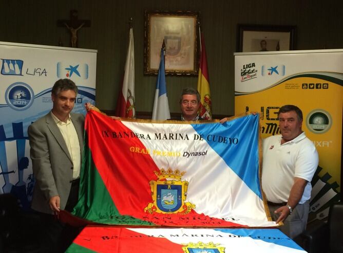 Momento de la presentación de la Bandera Marina de Cudeyo