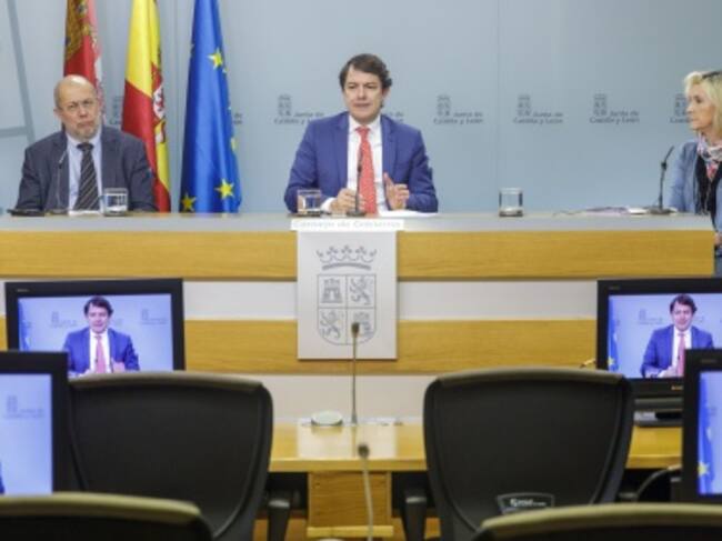 El presidente de la Junta, Alfonso Fernández Mañueco, junto al vicepresidente y portavoz, Francisco Igea, y la consejera de Sanidad, Verónica Casado