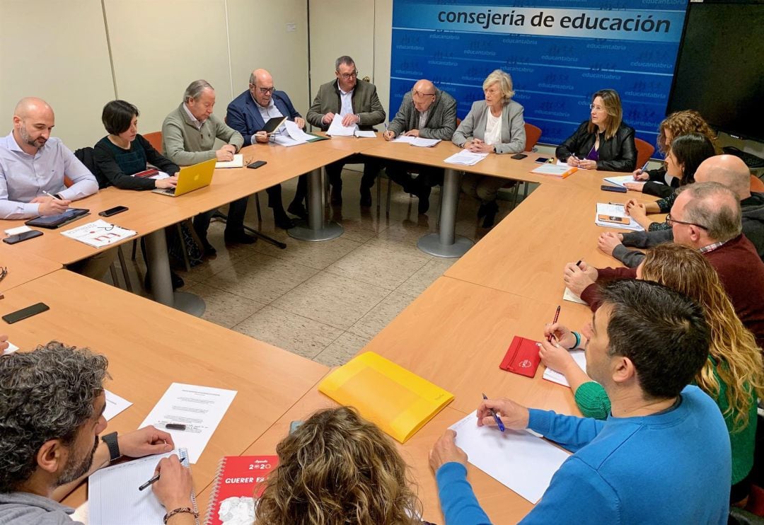 Reunión de la Consejería de Educación con la Junta de Personal Docente 