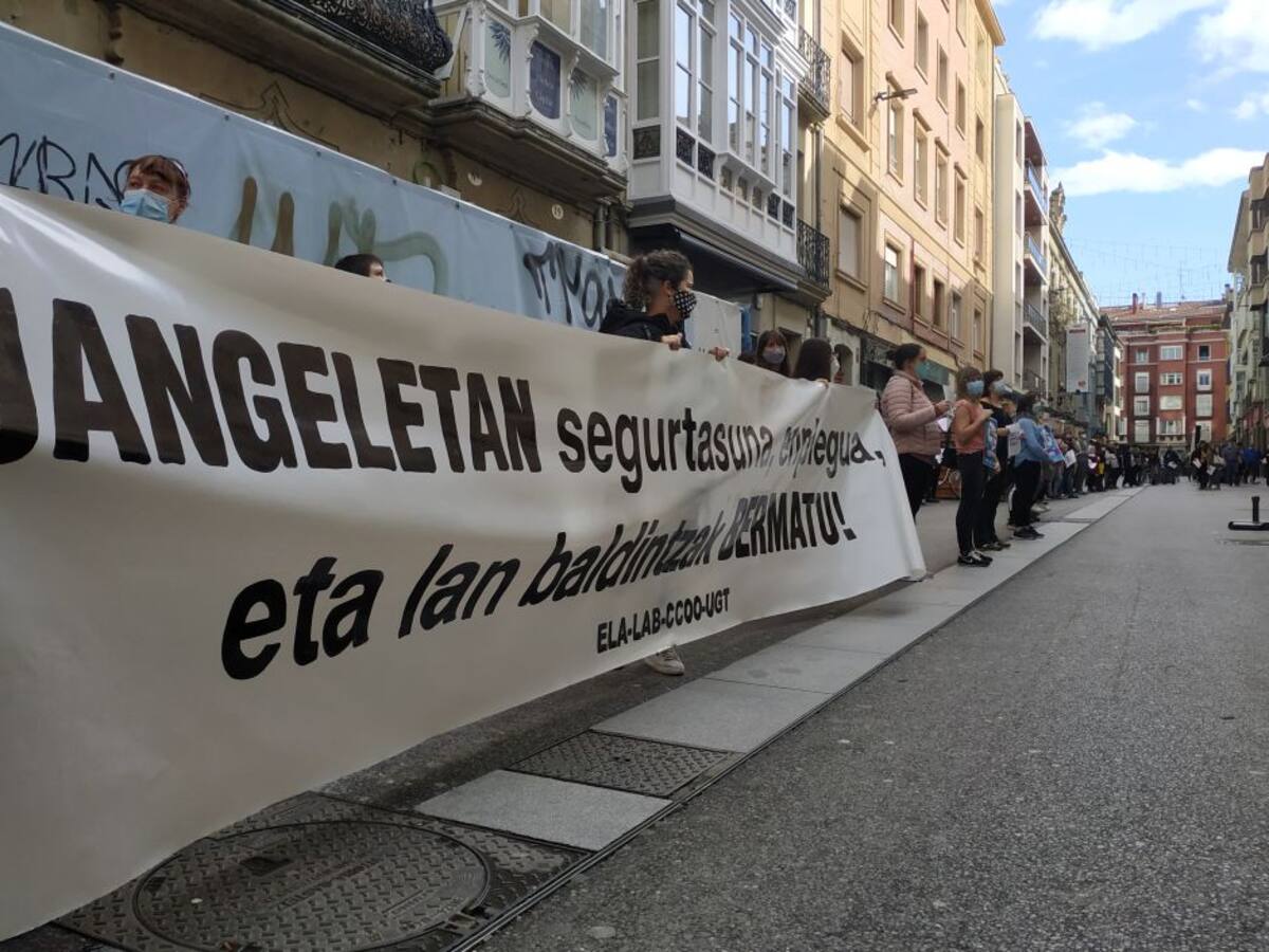 "Las cargas de trabajo han aumentado teniendo el musmo número de horas de trabajo", Naroa López