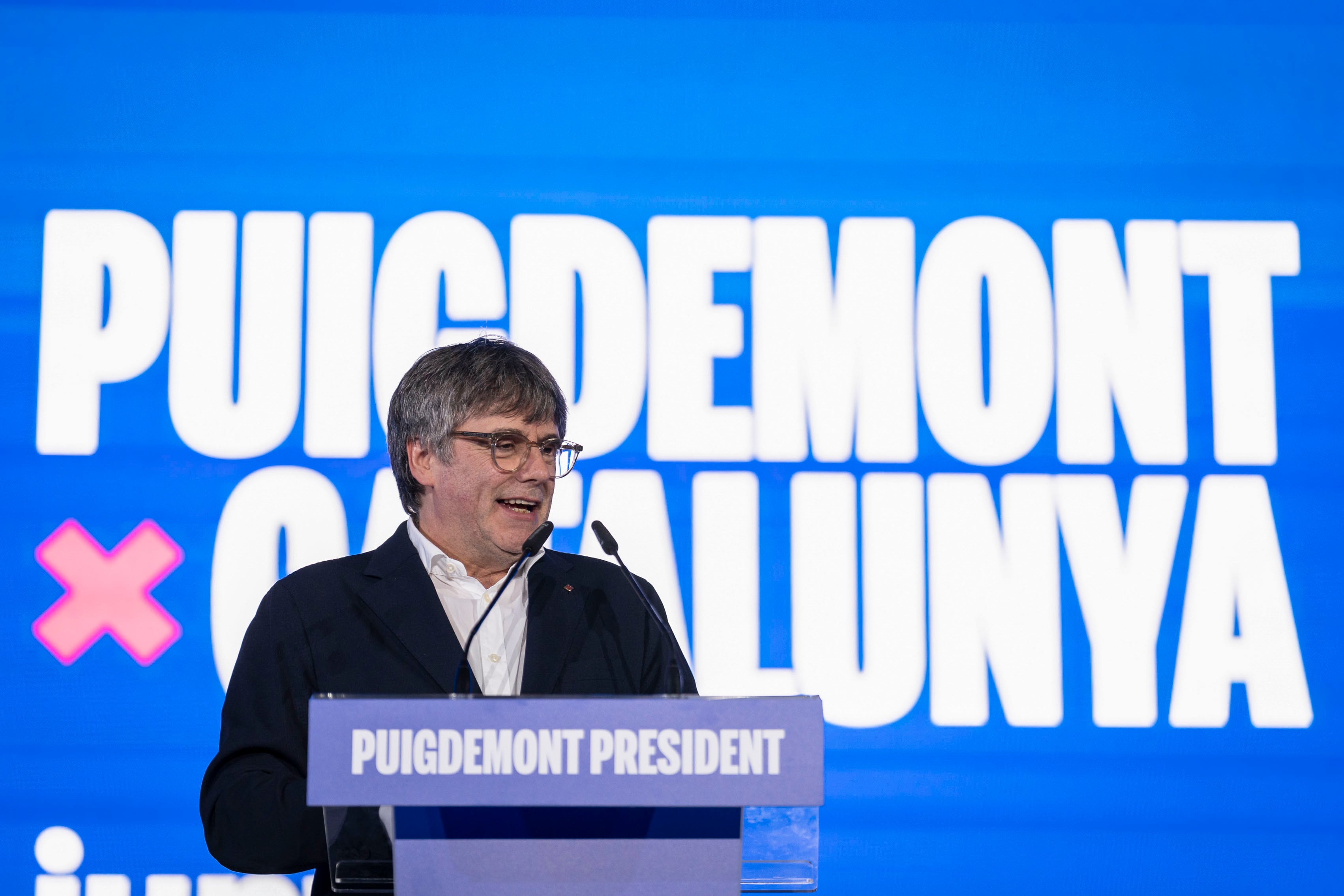 ARGELES-SUR-MER (FRANCIA), 26/04/2024.- El expresident y cabeza de lista de JxCat para el 12M, Carles Puigdemont, ofrece un discurso durante un acto electoral en Argelès-sur-Mer (Francia), este viernes. EFE/David Borrat
