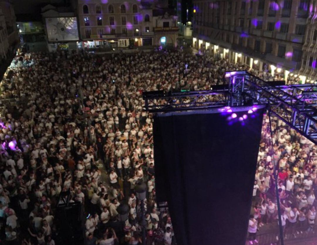 La noche de la Pandorga volvió a congregar a cientos de personas en la Plaza Mayor 