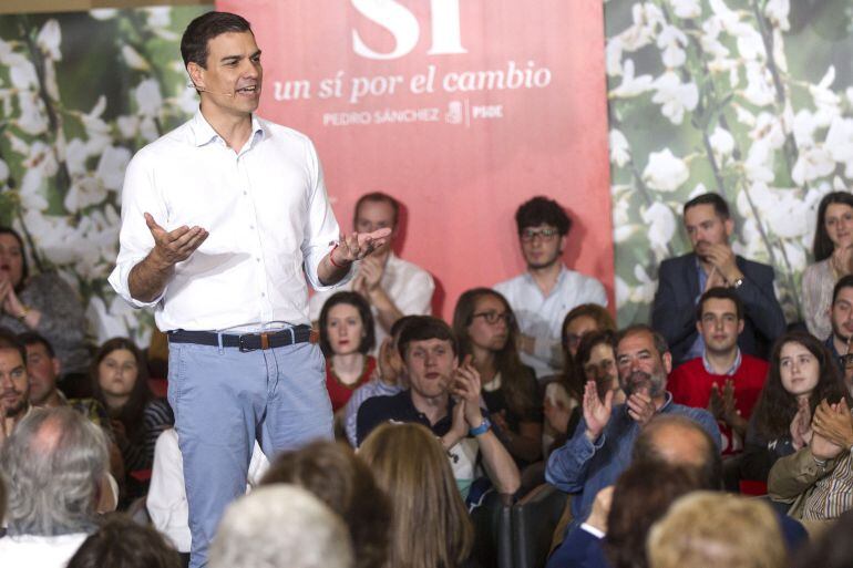 El secretario general del PSOE, Pedro Sánchez, durante su participación en un mitin en Pontevedra para presentar el programa de medio rural de su partido de cara a las elecciones del 26J