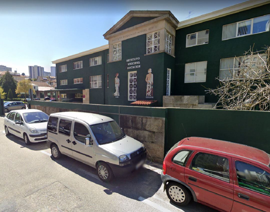 El CFR está situado dentro de las instalaciones del Instituto Municipal de Educación.