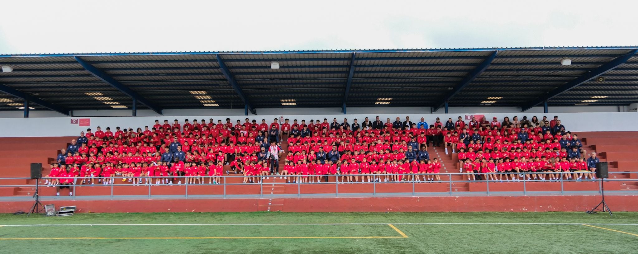 El Club de Fútbol San Bartolomé presentó a más 350 futbolistas de todas las categorías.