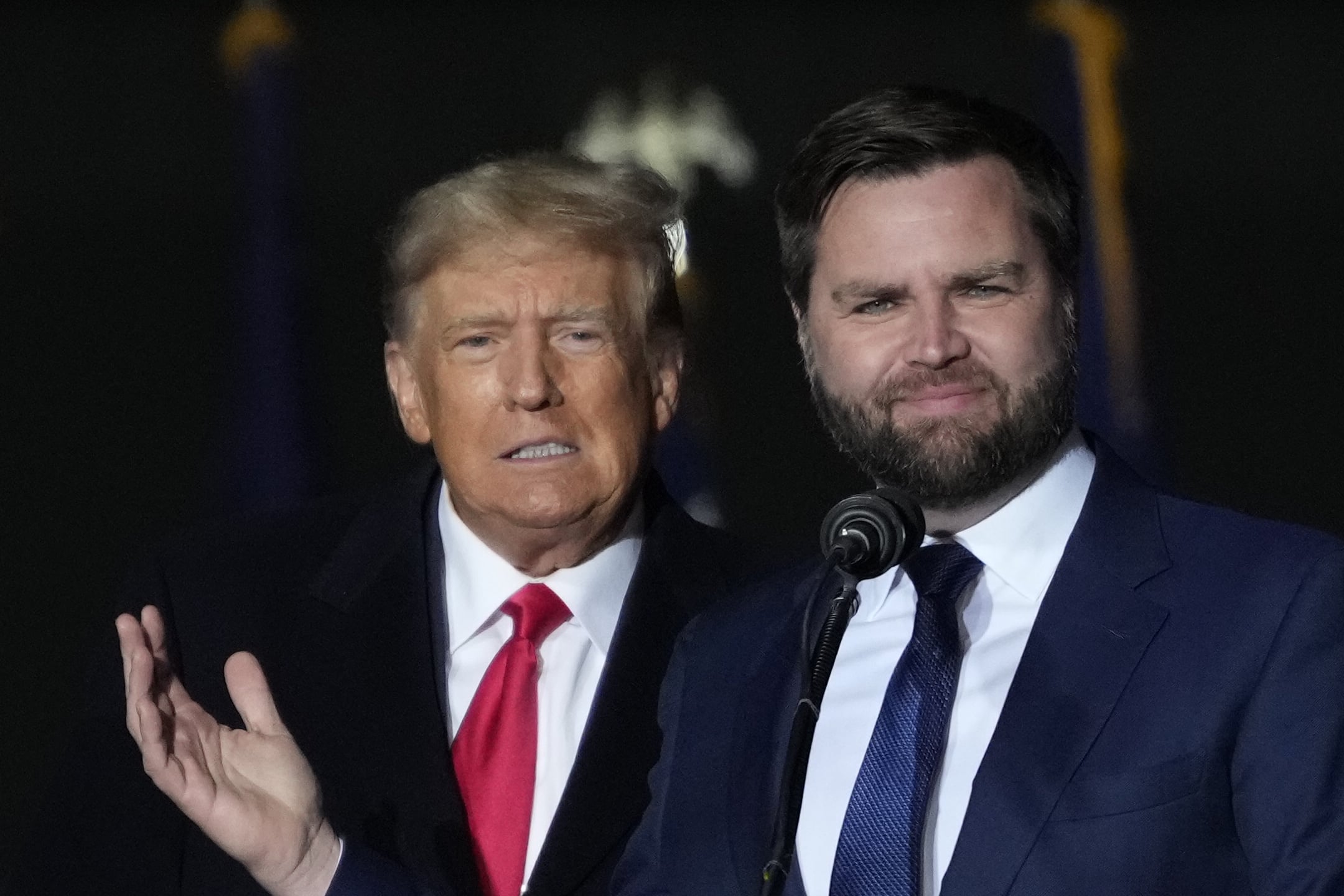 Donald Trump junto al senador de Ohio JD Vance