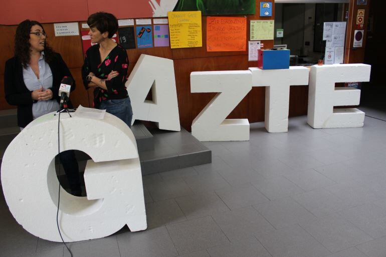 Mónica Martínez, delegada de Juventud, en la presentación de la nueva iniciativa del Gazteleku.