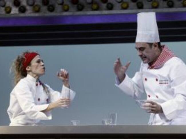 GRA048. MADRID, 12/01/2015.- Con actores y director diferentes, "Ocho apellidos vascos" llega al teatro, respaldada por 56 millones de recaudación en las taquillas de los cines españoles, y por su aspiración a cinco premios Goya. En la imagen dos de los a