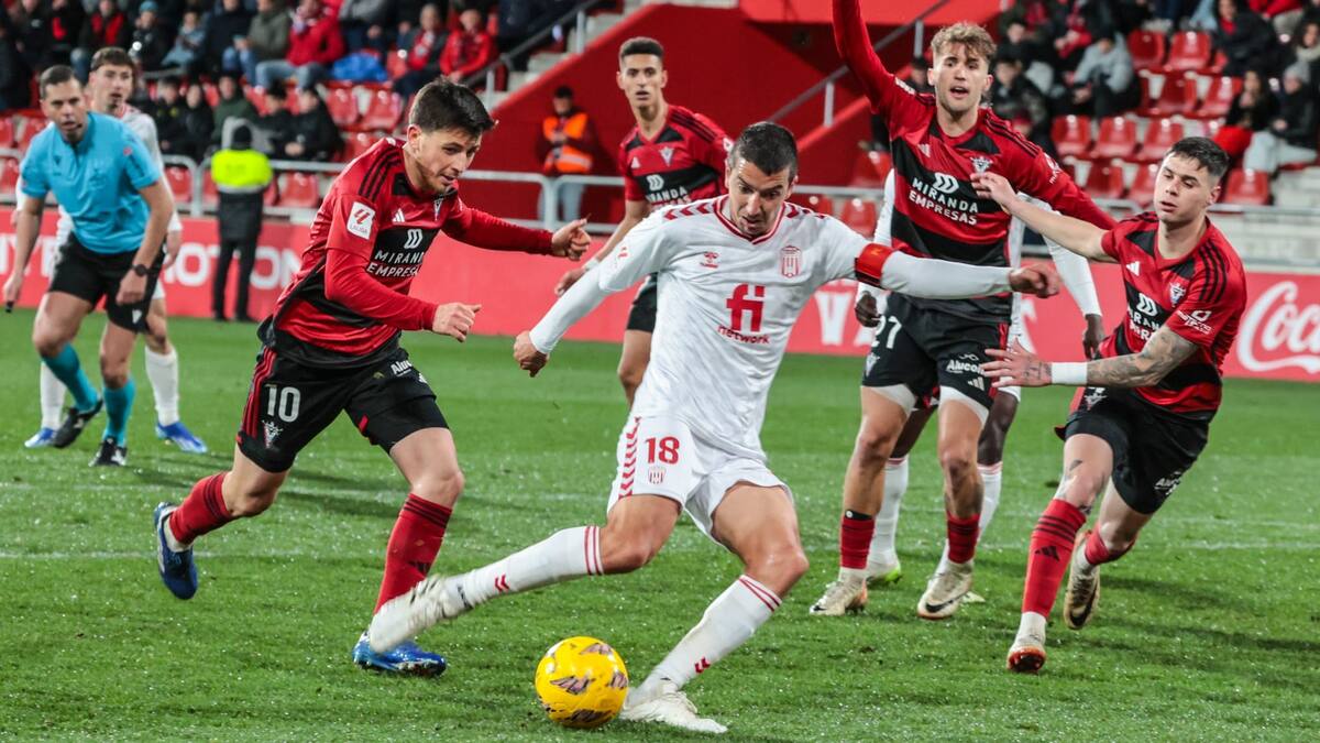 El Eldense recibe demasiado castigo ante el Mirandés (3-1)