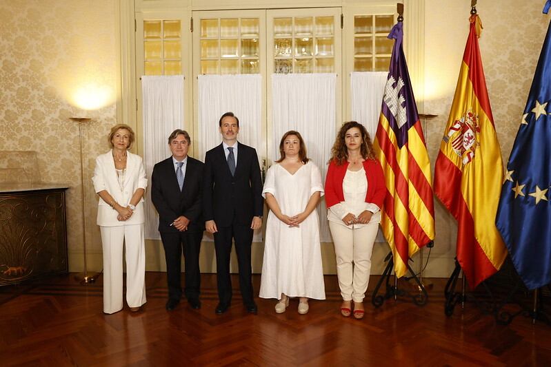 Mesa del Parlament Balear