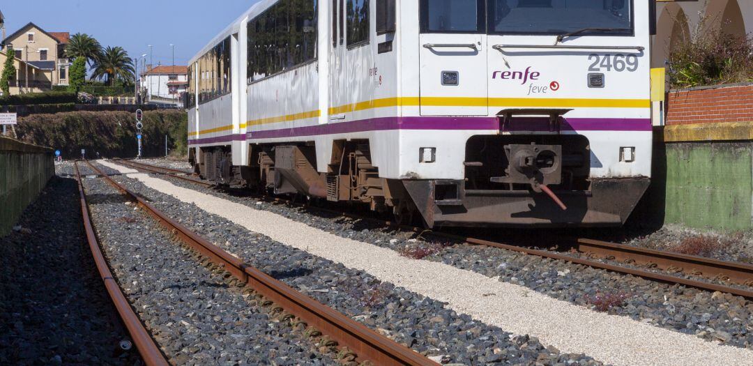 Imagen de archivo de un tren de FEVE en la estación.