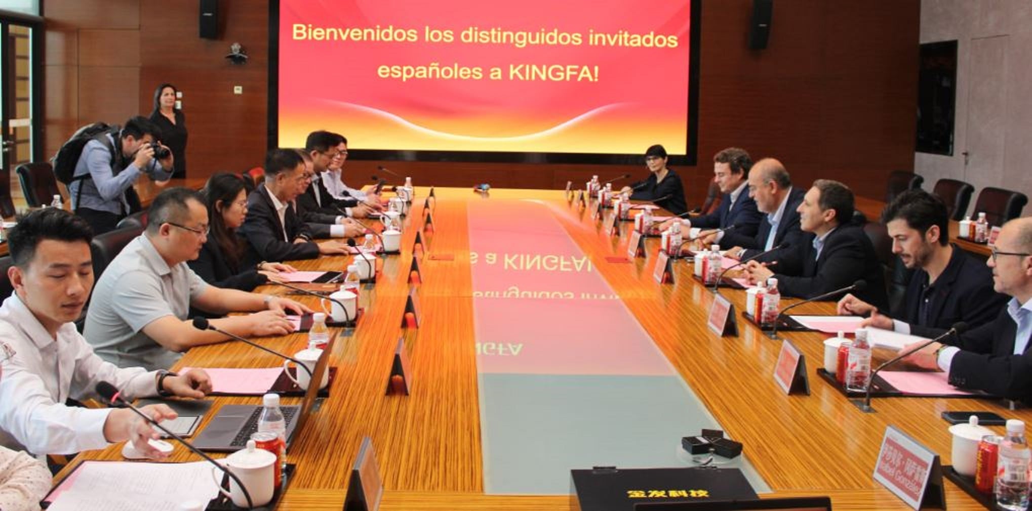 &quot;Los empresarios chinos son muy protocolarios. Ver al presidente de la Diputación y al vicepresidente regional con nosotros fue determinante”.