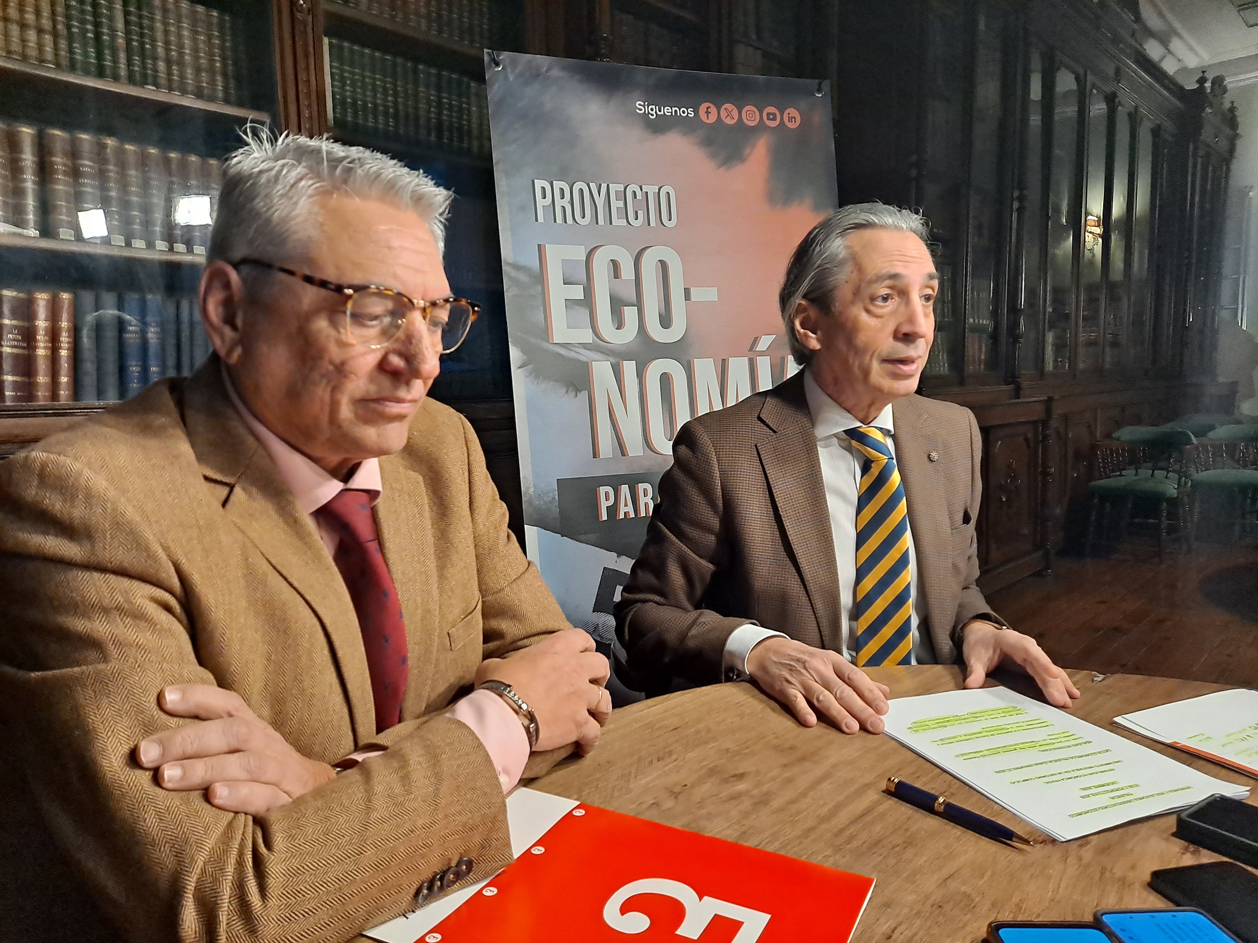 Óscar J. Villegas, delegado de ECOVA en Palencia y Juan Carlos De Margarida, director de ECOVAEstudios,
