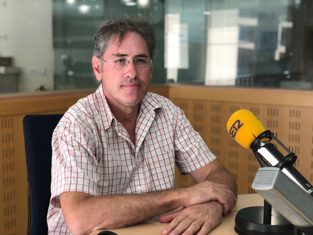 Francesc Camps a l'estudi per Ràdio Girona