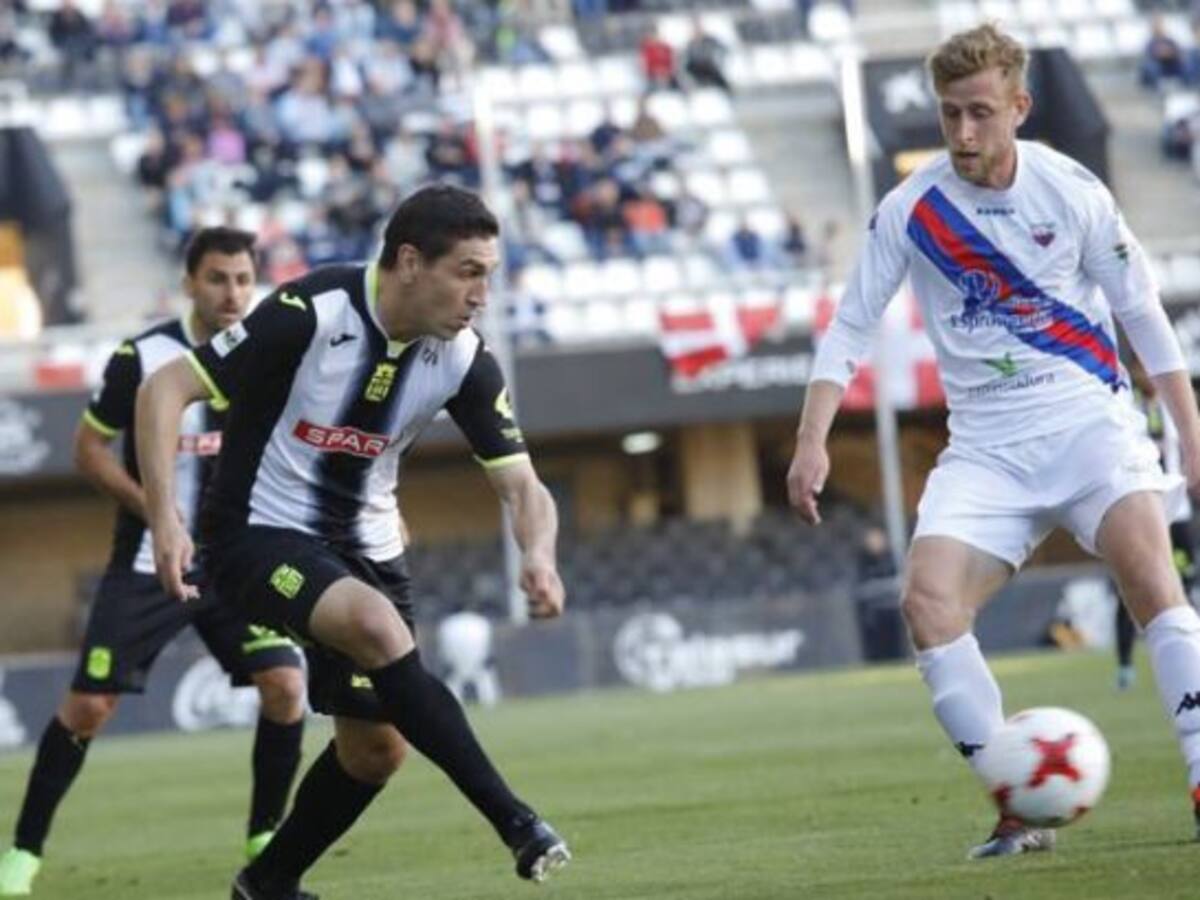 El Cartagena gana pidiendo la hora al Extremadura (3-2) y el Lorca Deportiva tropieza en San Fernando (3-1)