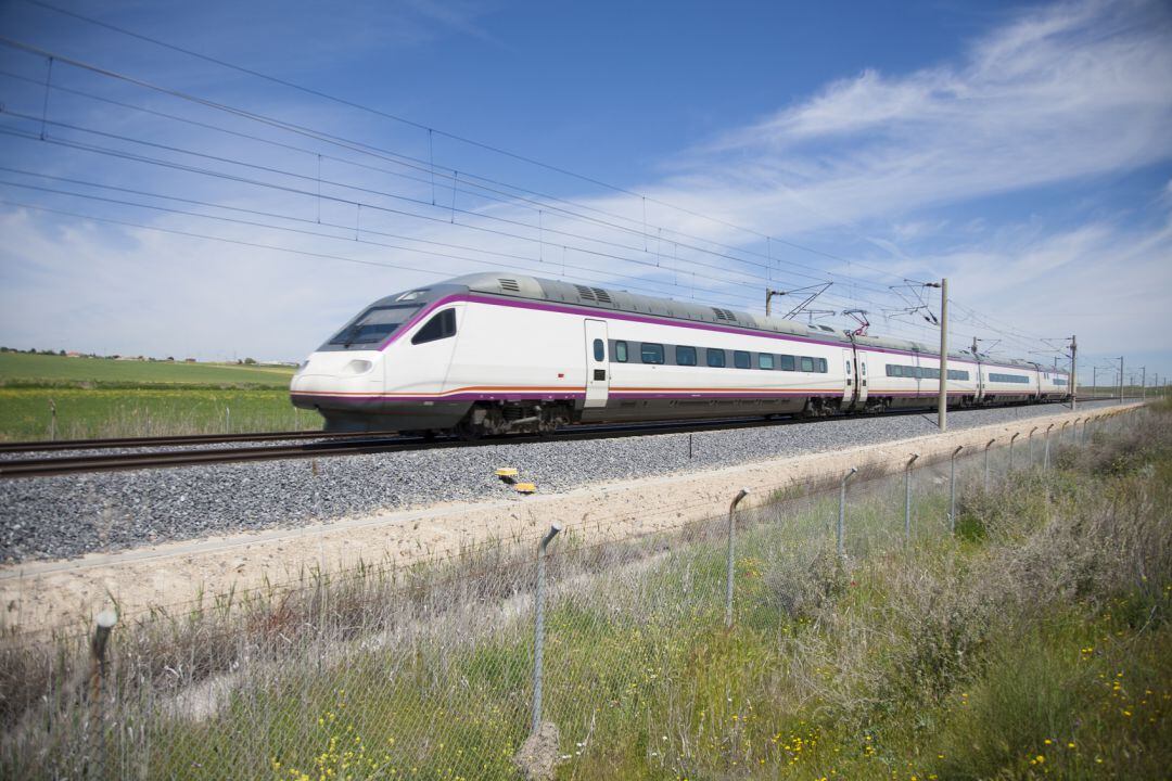 Imagen de un tren de alta velocidad