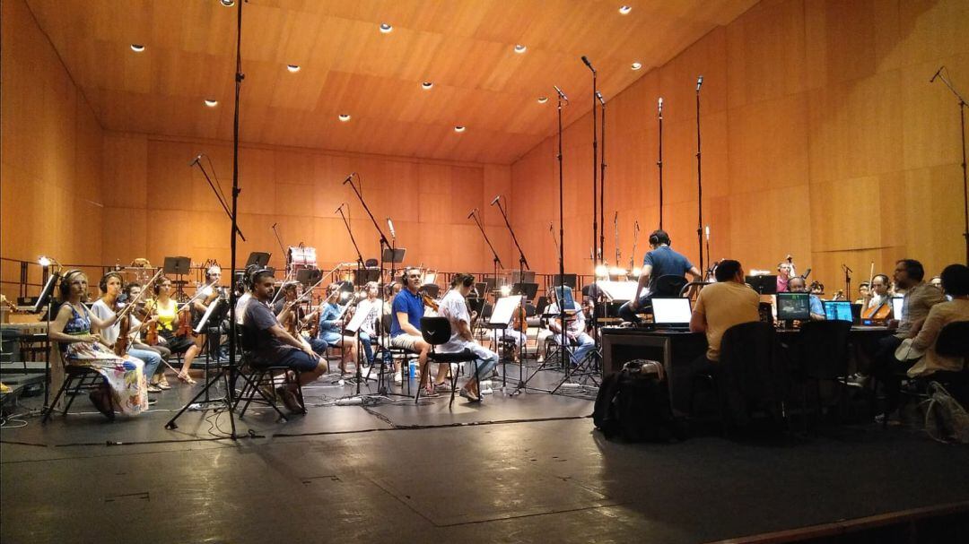 La Orquesta Sinfónica de Navarra graba la banda sonora de &#039;Legado en los huesos&#039; en el Baluarte