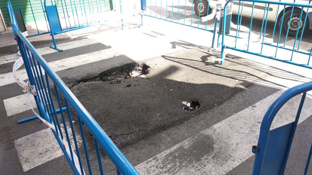 Estado en el que se encuentra actualmente el ajujero aparecido en la calle Doctor Ayela