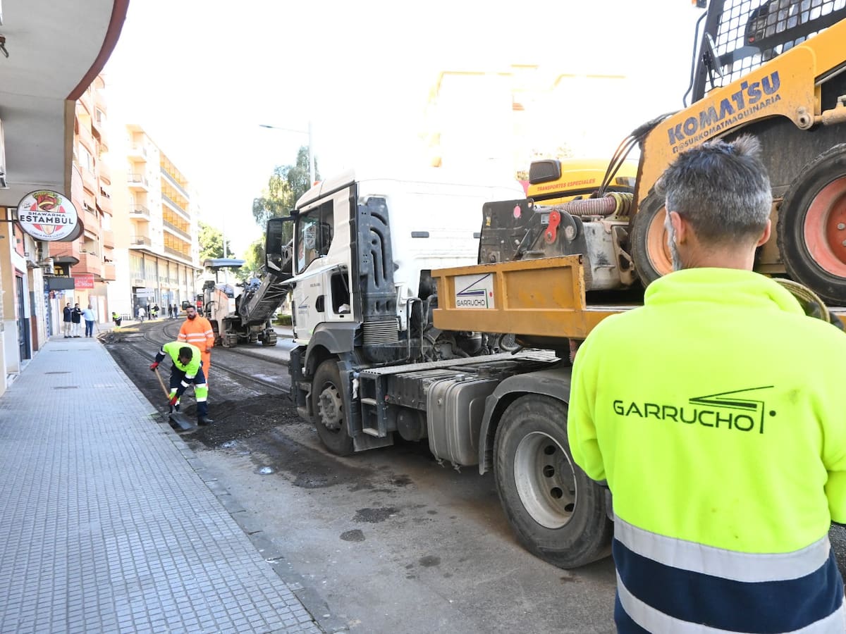 Las obras para arreglar los baches y socavones en Algeciras, en marcha
