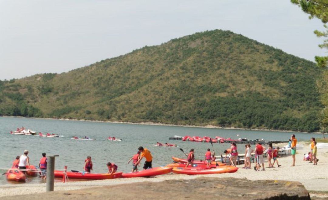 Actividades náuticas en la isla de Zuhatza