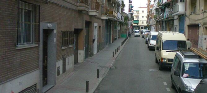 Portal número 16 de la calle Francisco Paino del barrio madrileño de Carabanchel donde un joven de 22 años apuñaló a una chica de 15